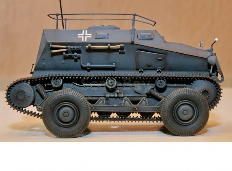 Немецкий гусеничный бронетранспортер