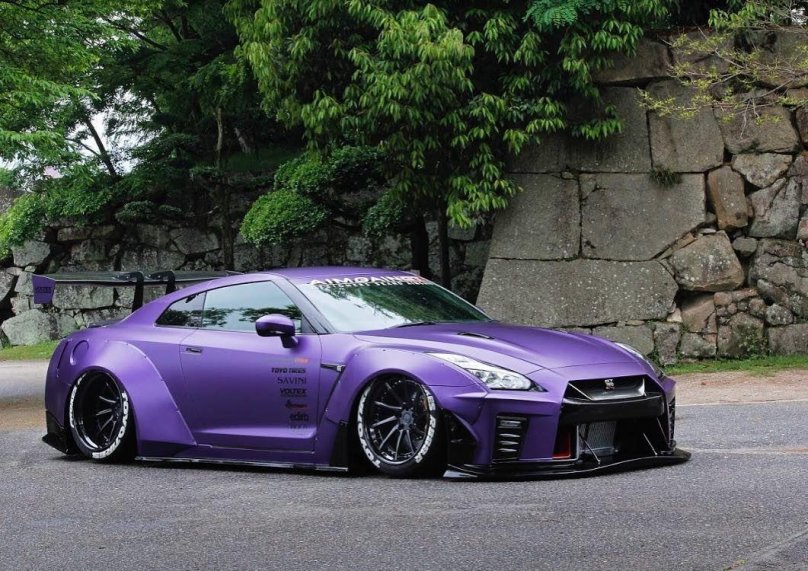 Nissan Skyline r35 GTR фиолетовый