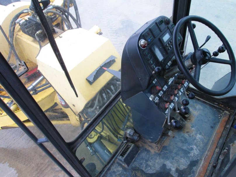 Автогрейдер HBM-NOBAS bg240ta-4