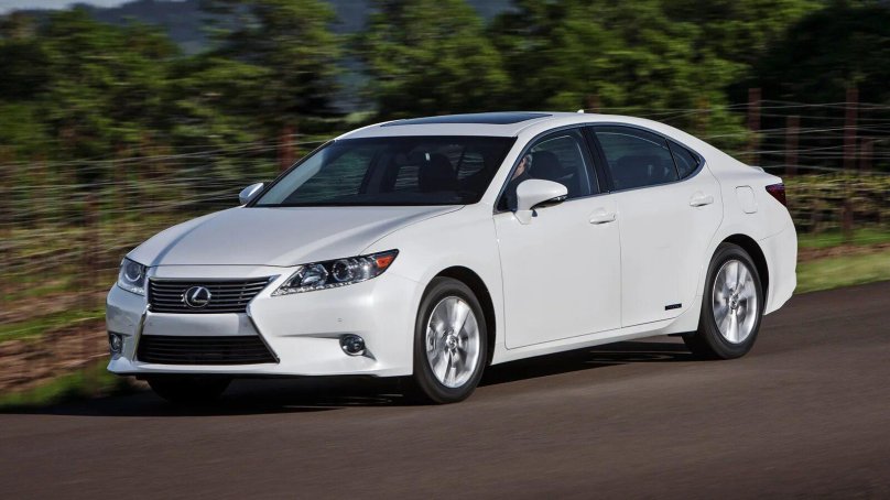 Лексус es 300h седан