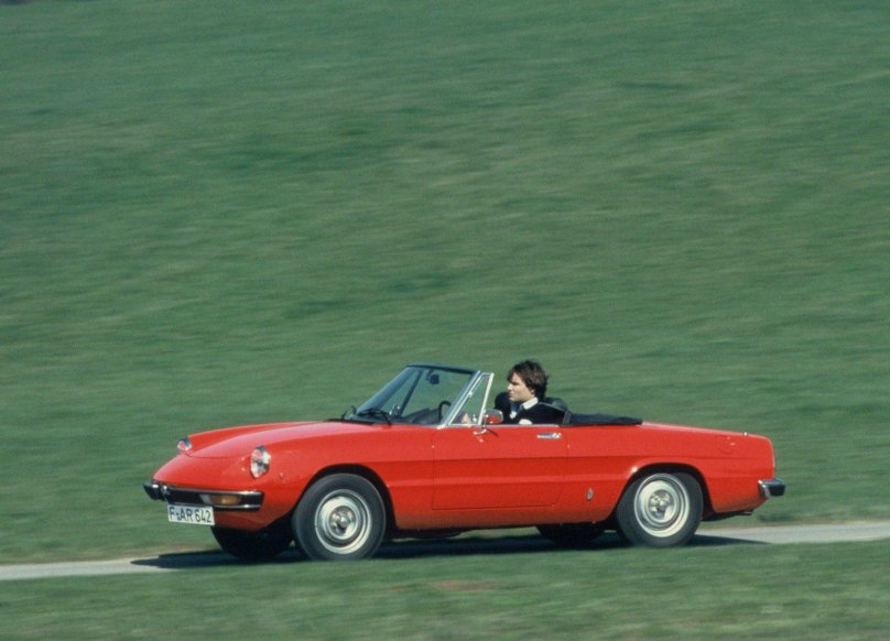 Альфа Ромео Spider 1983