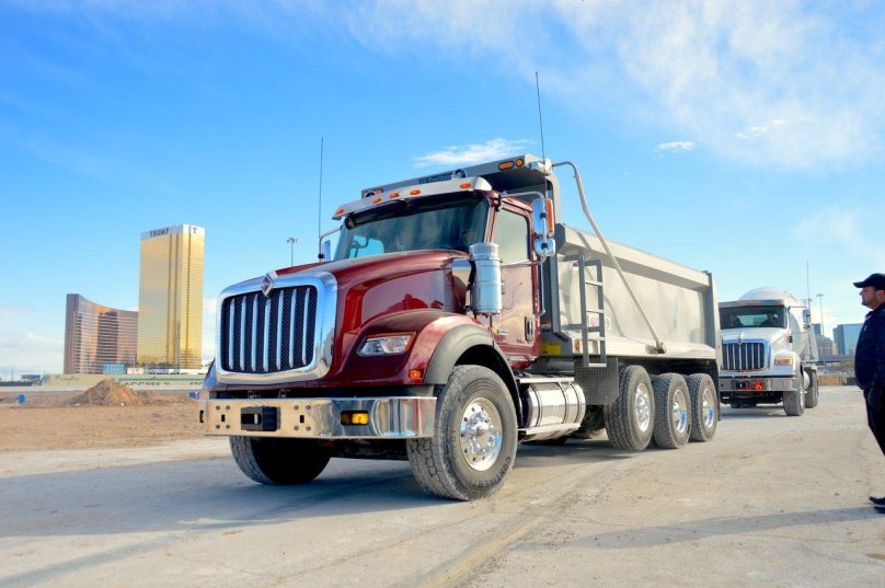 Тягач Навистар