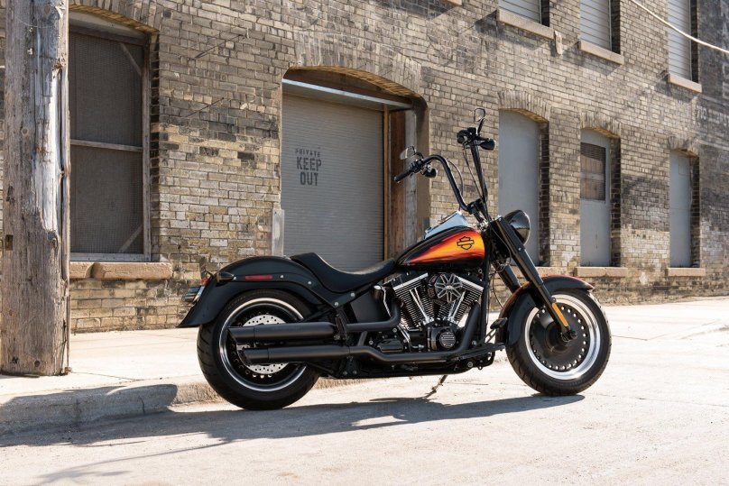 Мотоцикл Харлей Дэвидсон фэт бой