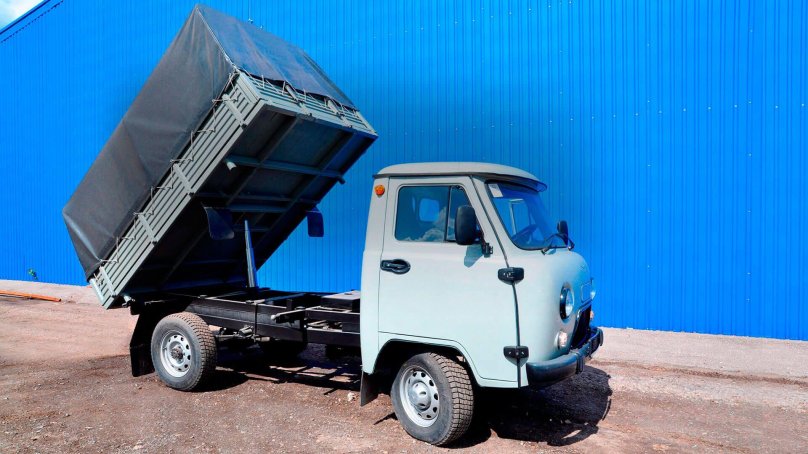 УАЗ грузовой 3303 самосвал