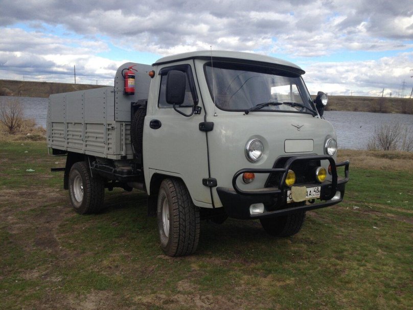 УАЗ грузовой 3303 самосвал