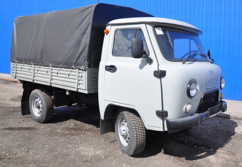 УАЗ грузовой бортовой 330365