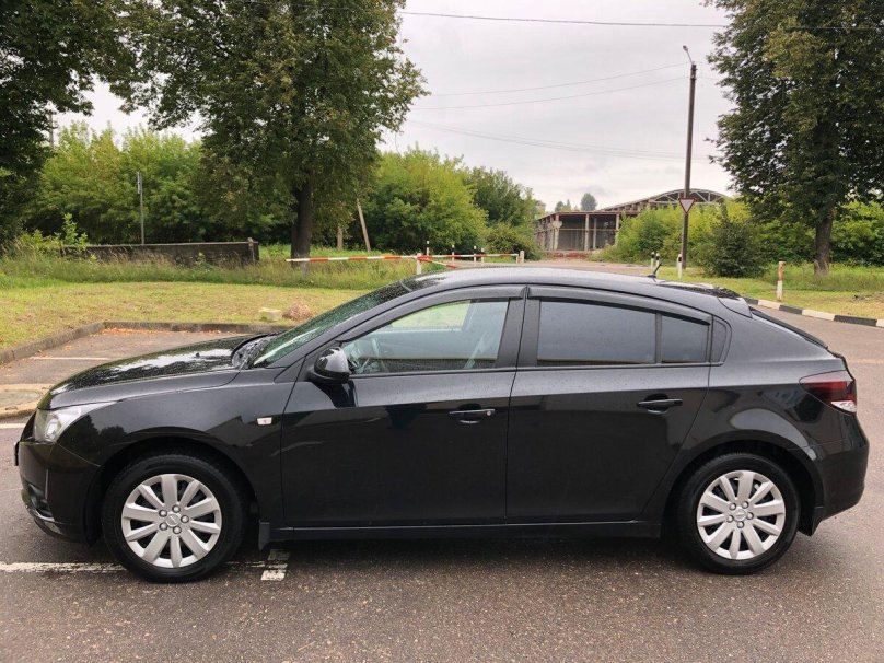 Шевроле Круз хэтчбек 2012 черный