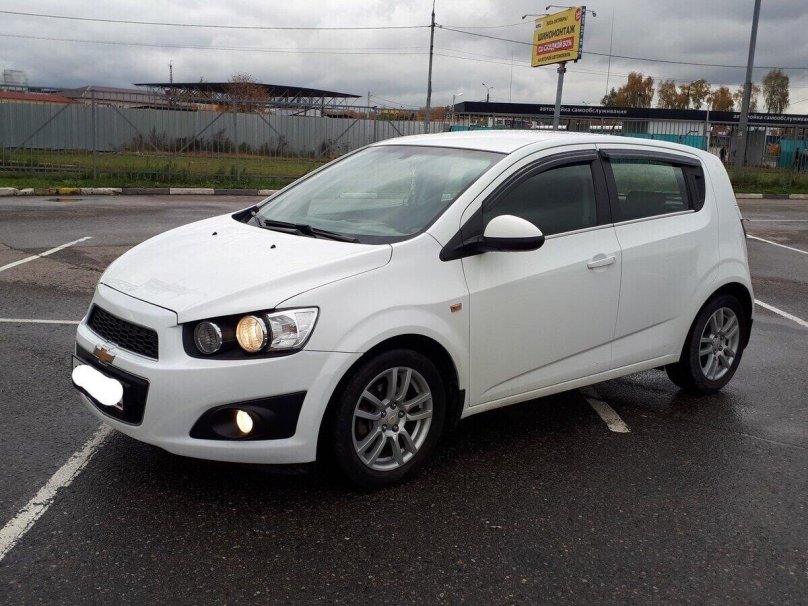 Chevrolet Aveo t300 белый