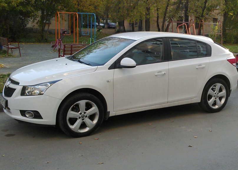 Chevrolet Cruze 2012 белый