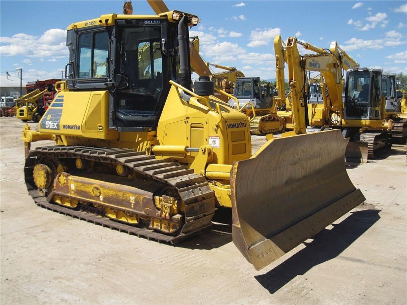 Бульдозер Komatsu d51
