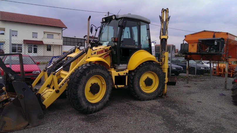 New Holland lb115b