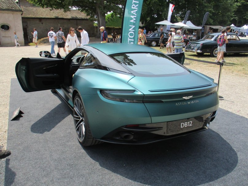 Aston Martin Vantage 2021