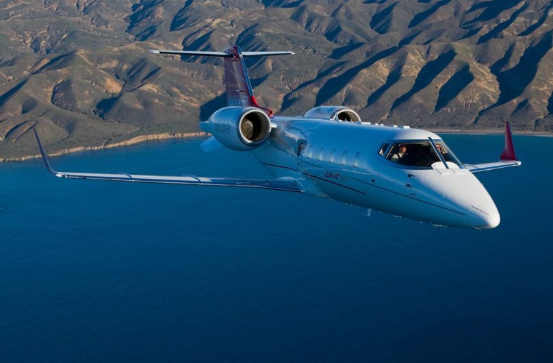 Самолет Learjet
