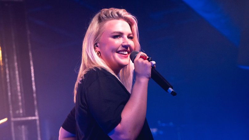 Self esteem певица