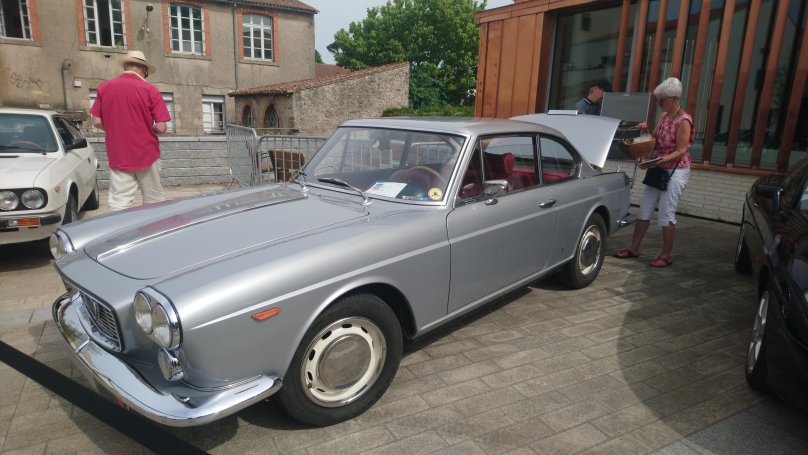 Автомобиль Lancia Flavia 1960 1 43