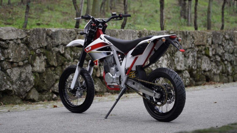 Мотард AJP pr4125