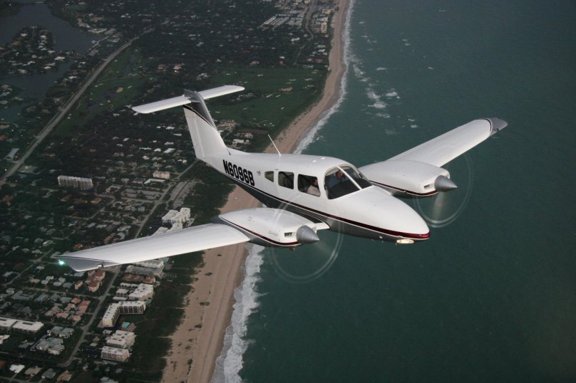 Пайпер Семинол самолет