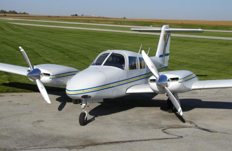 Пайпер Семинол двухмоторный