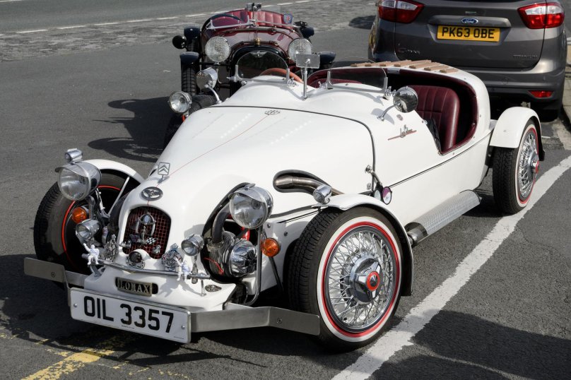 Родстера Lomax.