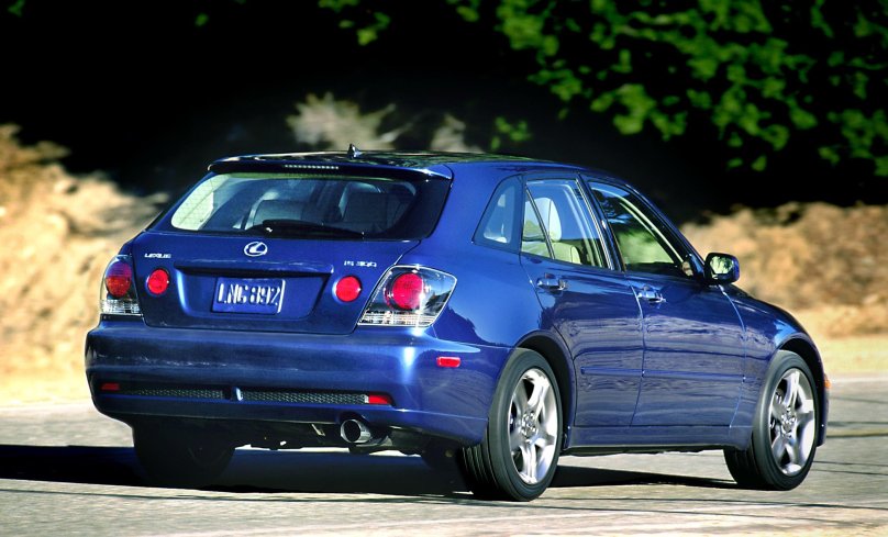 Lexus is 200 SPORTCROSS