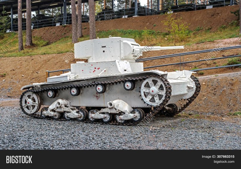 Танк покрашен в белый