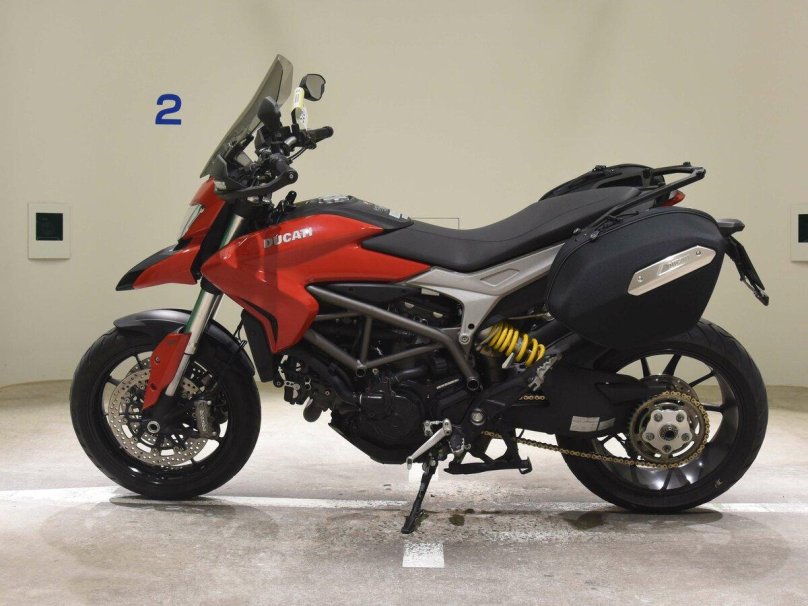 Ducati Hyperstrada 821