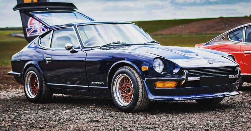 Машина Датсун 240z