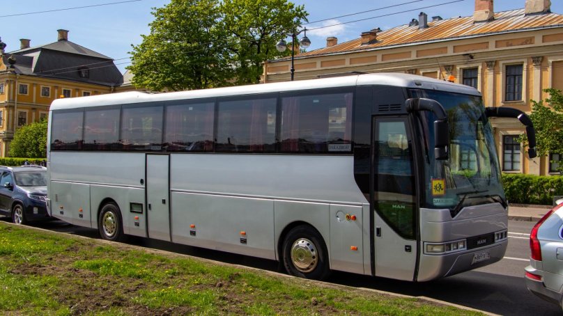 Man a13 Lion's coach rh413