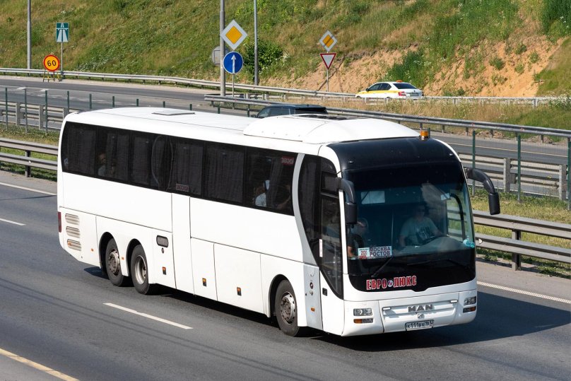Man Lion's coach l r08 (RHC 444 L)