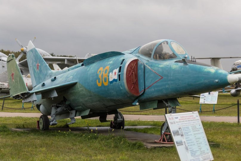 Самолет як-38м