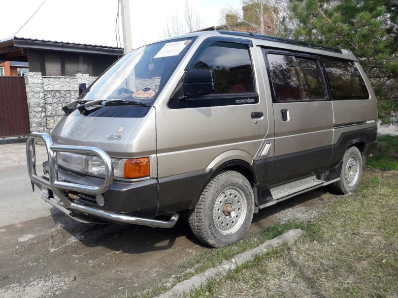 Nissan Vanette largo