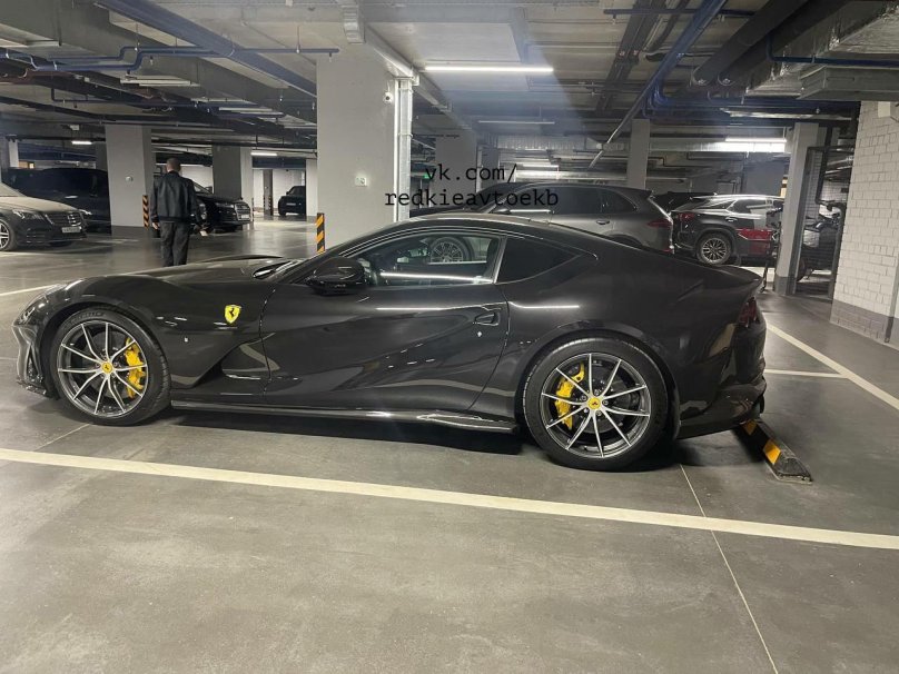Ferrari 812 Superfast Black