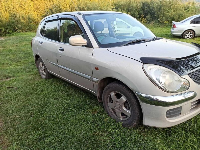 Дайхатсу стория 2000