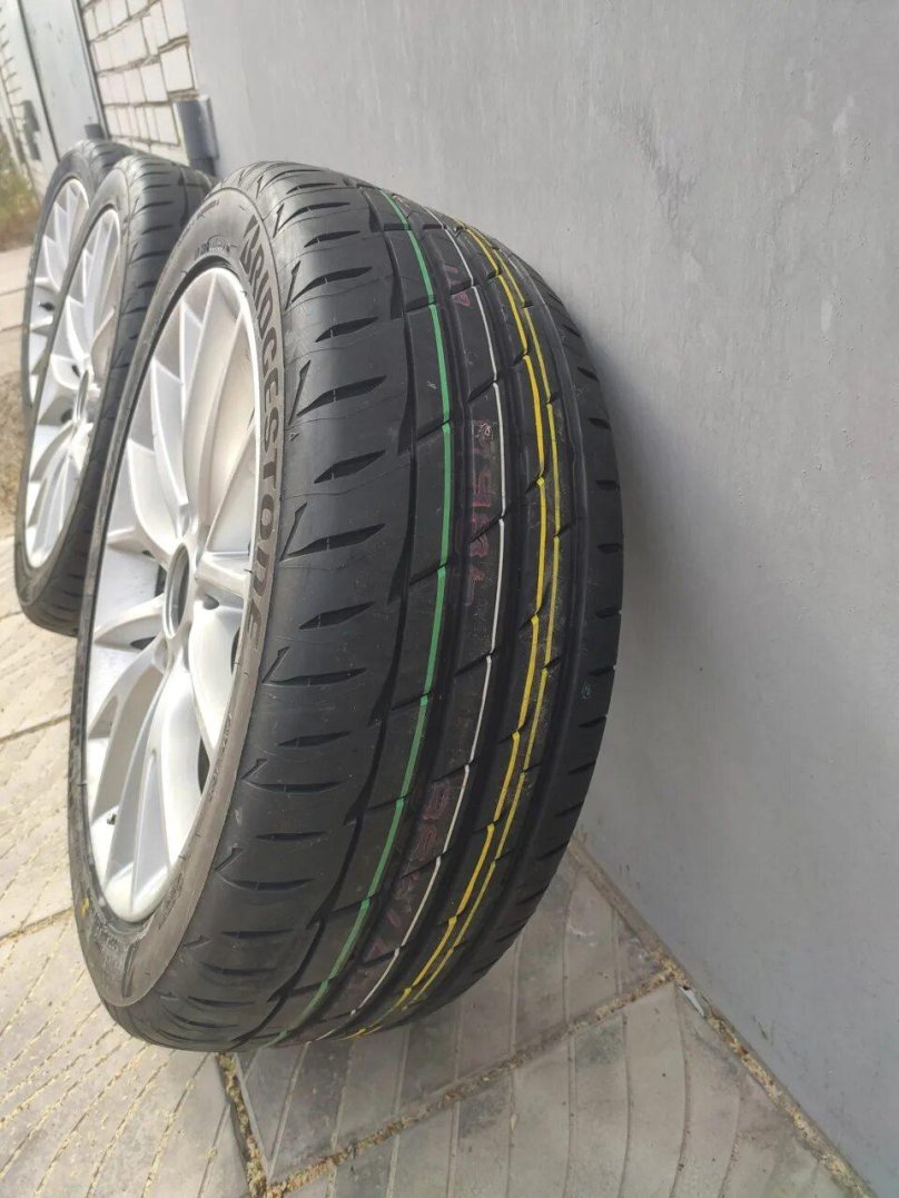 Bridgestone potenza Adrenalin re004