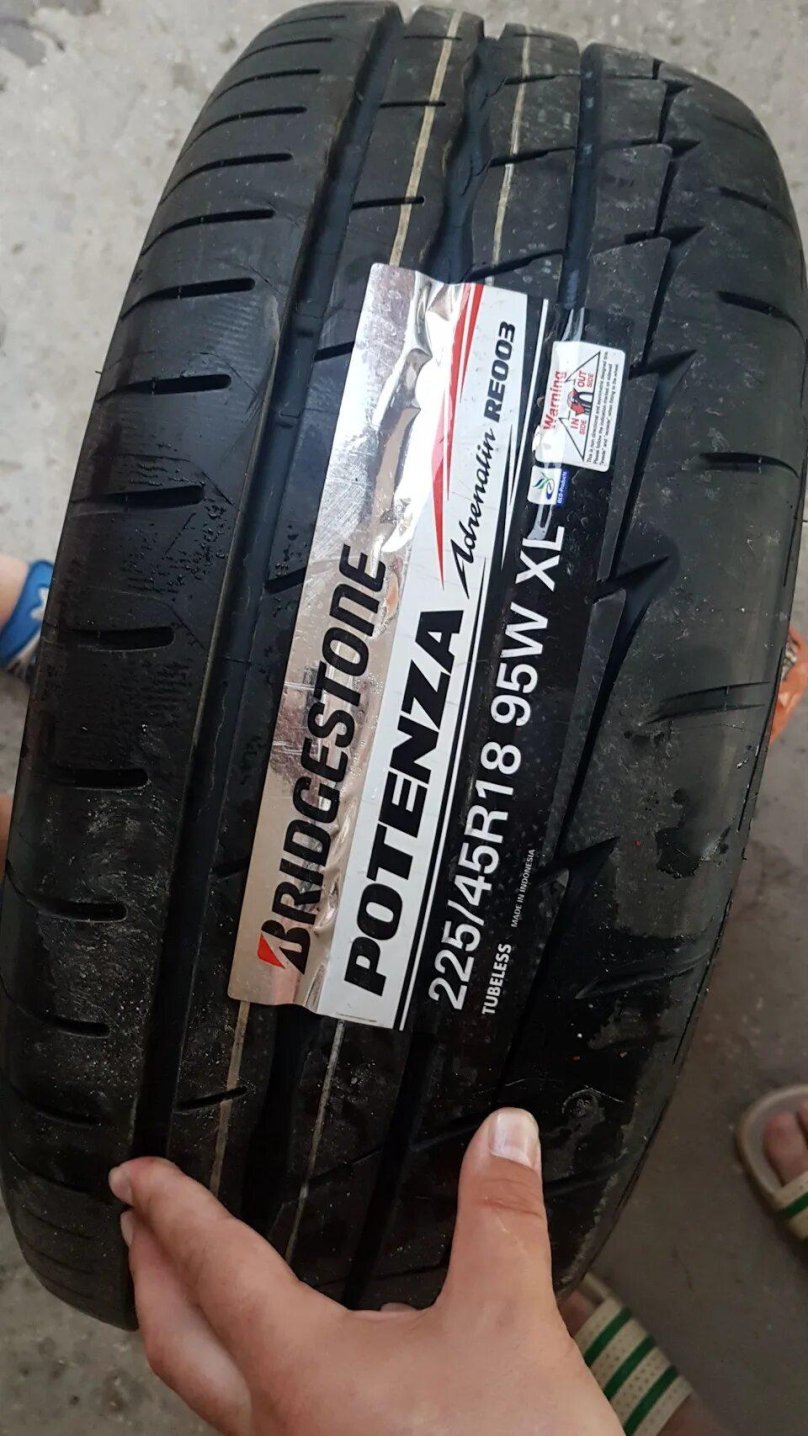 Bridgestone potenza Adrenalin re004 225/45 r17