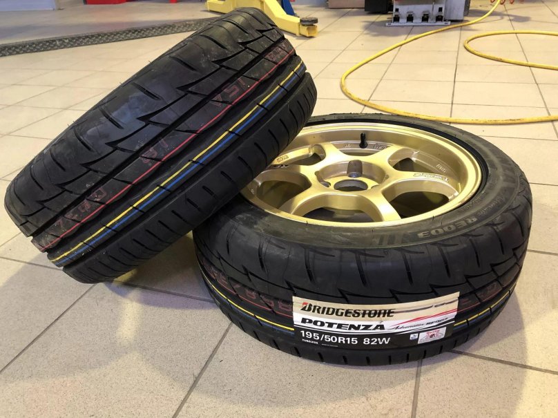 Bridgestone potenza Adrenalin re003