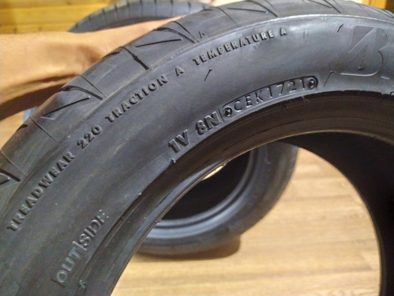 Bridgestone Adrenalin re004