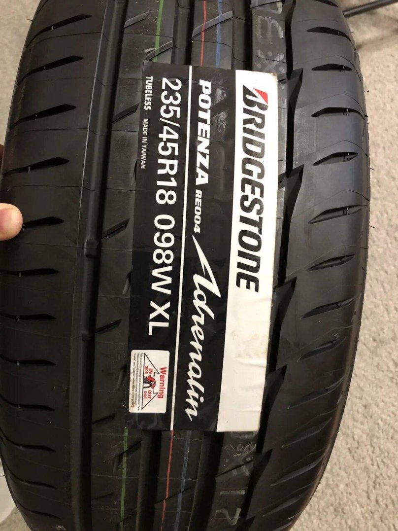 Bridgestone potenza Adrenalin re004 225/45 r17