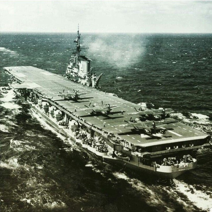 Авианосец Midway 1945