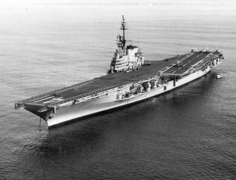 Авианосец Мидуэй 1945