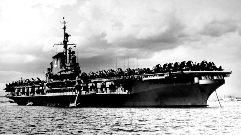 Midway авианосец