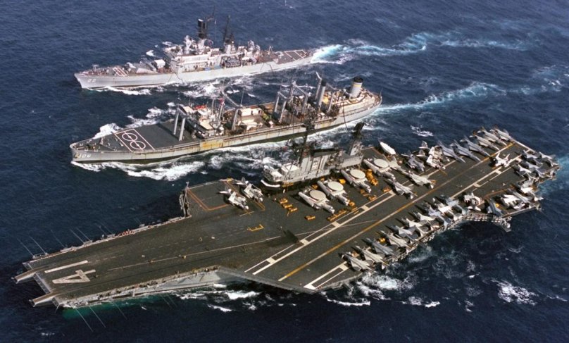 Авианосец Midway 1945