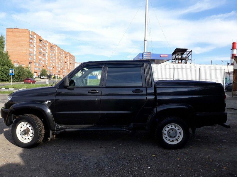 Черный УАЗ Pickup