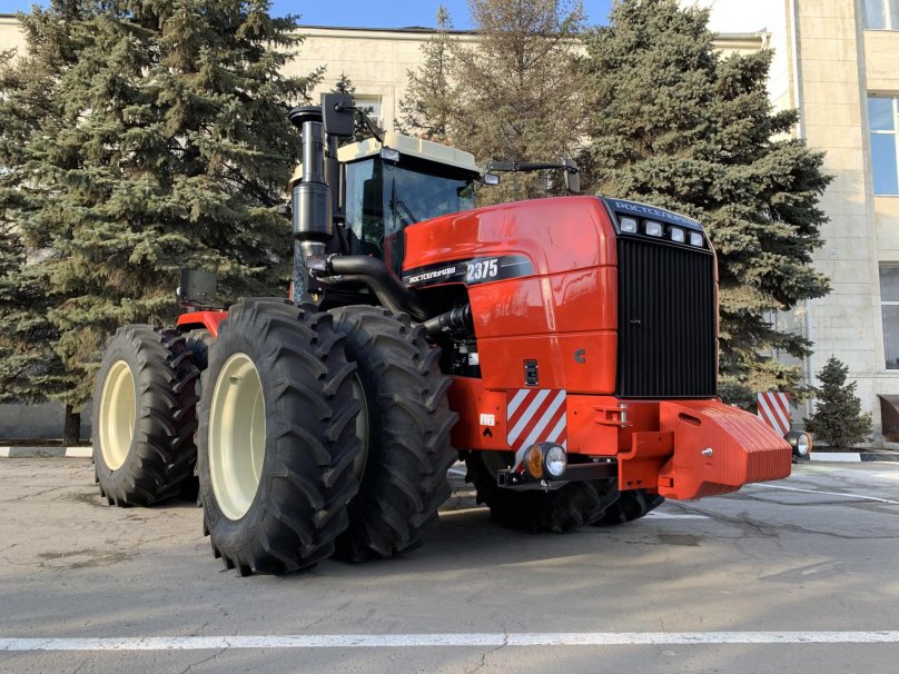 Трактор Бюллер 2375