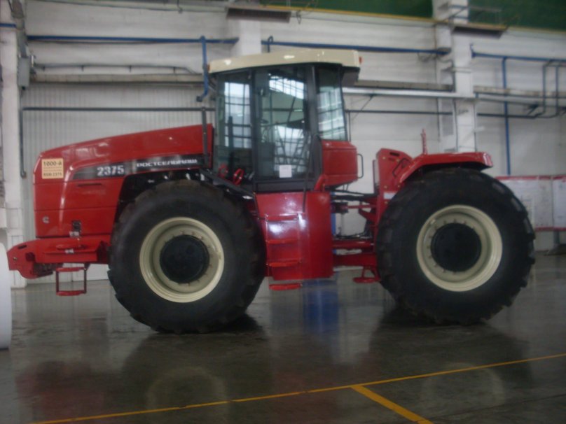 Трактор Ростсельмаш RSM 2375