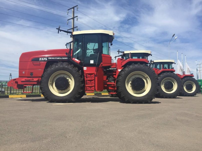 Трактор версатайл 2375