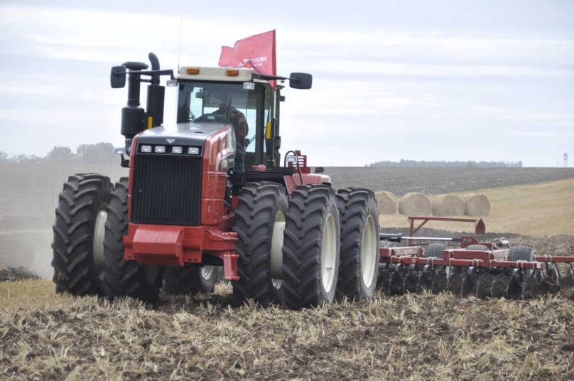 Трактор Ростсельмаш RSM 2375