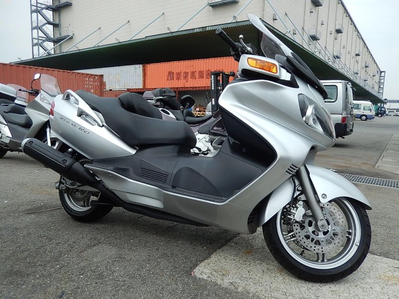 Сузуки Skywave 650