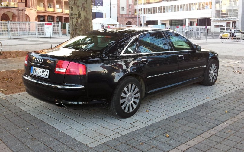Audi a8 d3 long