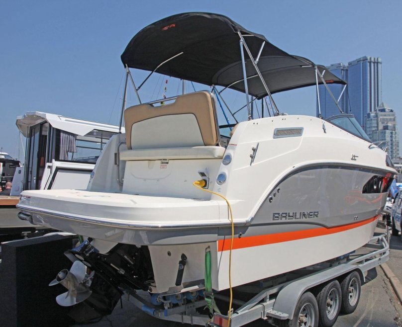 Катер Bayliner 652
